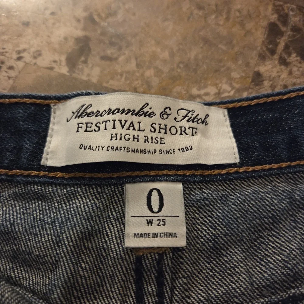 Abercrombie Fitch Jean Festival Shorts‎ sz 0/25 Distressed dark wash high rise